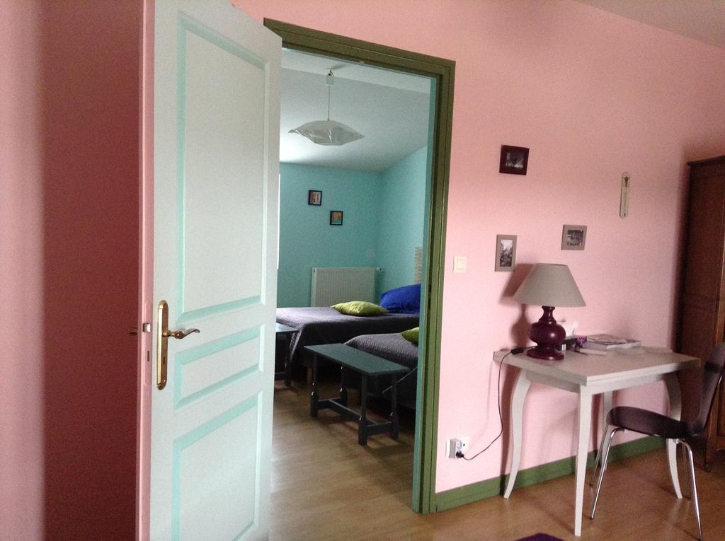 Chambres D'Hotes L'En Haut Des Vignes Merignac  Room photo